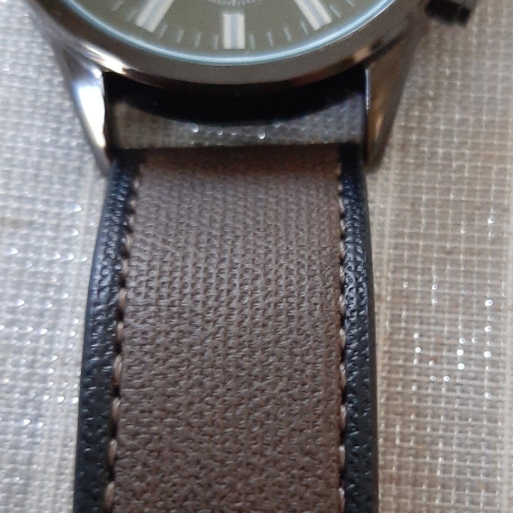 Watch - Picture 3 of 8
